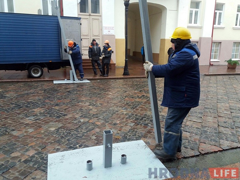 У Гродне пачалася ўстаноўка навагодняй ілюмінацыі У Гродне пачалася ўстаноўка навагодняй ілюмінацыі