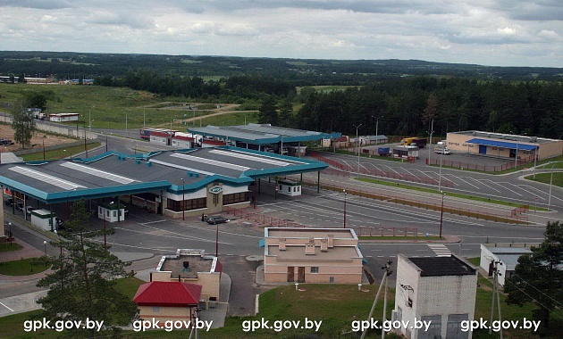 У Брузгах стварылася вялікая чарга: амаль 200 машын чакае выезду з Беларусі У Брузгах стварылася вялікая чарга: амаль 200 машын чакае выезду з Беларусі