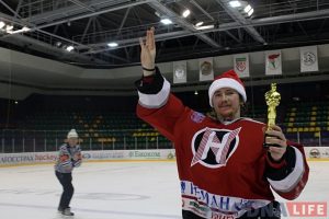 Хакеісту ўручылі "оскар", а гледачу планшэт. "Нёман" правёў традыцыйны дабрачынны матч