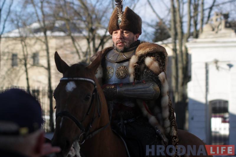 "Баторый - наша агульная гісторыя". Польскія гусары нагадалі гродзенцам пра караля "Баторый - наша агульная гісторыя". Польскія гусары нагадалі гродзенцам пра караля