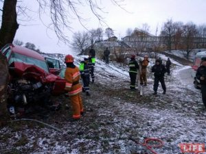 На Белуша машына на польскіх нумарах уляцела ў дрэва. Кіроўца памёр