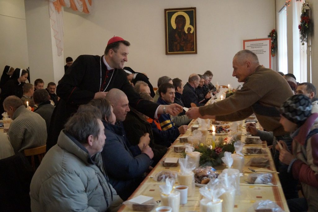 Каля 80 бяздомных атрымалі перад Калядамі "цёплую дапамогу"