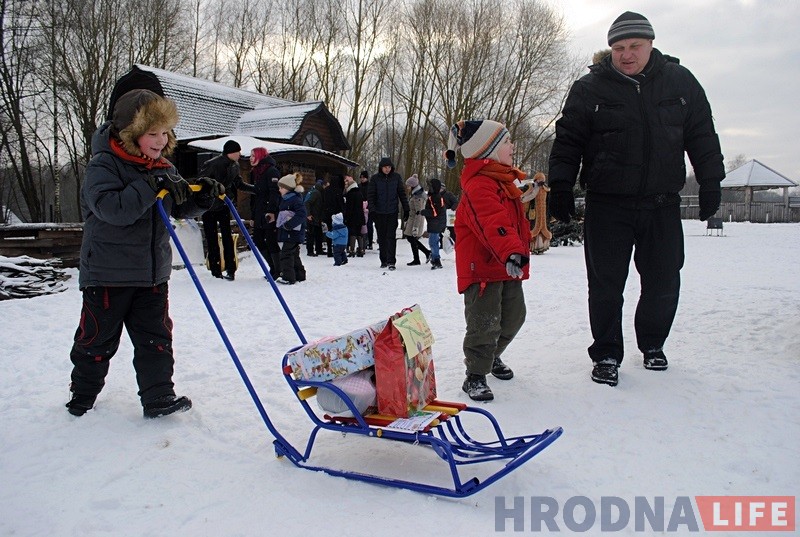 Скейт, самакат, канькі і не толькі. Дабрачыннае таварыства выканала жаданні гродзенскіх дзяцей Скейт, самакат, канькі і не толькі. Дабрачыннае таварыства выканала жаданні гродзенскіх дзяцей