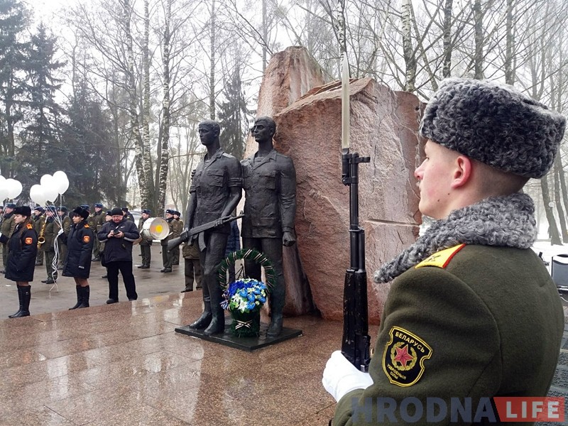 Памяць воінаў-інтэрнацыяналістаў ушанавалі на мітынгу ў Гродне Памяць воінаў-інтэрнацыяналістаў ушанавалі на мітынгу ў Гродне