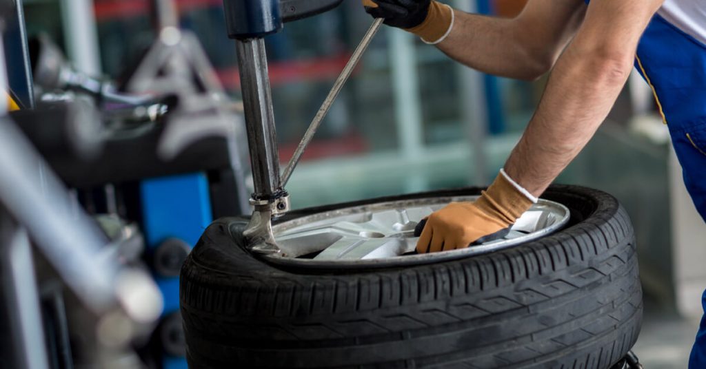 Гродзенскі шынамантаж пачаў рабіць зніжкі для "дармаедаў", якія пакажуць "ліст шчасця"