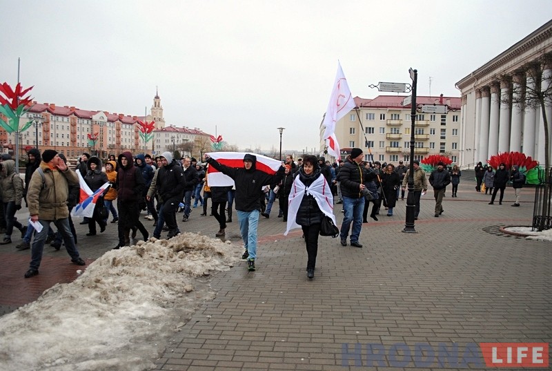 Незадаволеныя гродзенцы выйшлі на мітынг супраць падатку на дармаедства Незадаволеныя гродзенцы выйшлі на мітынг супраць падатку на дармаедства