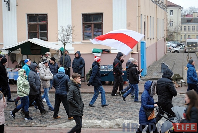 Незадаволеныя гродзенцы выйшлі на мітынг супраць падатку на дармаедства Незадаволеныя гродзенцы выйшлі на мітынг супраць падатку на дармаедства