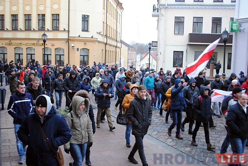 Незадаволеныя гродзенцы выйшлі на мітынг супраць падатку на дармаедства Незадаволеныя гродзенцы выйшлі на мітынг супраць падатку на дармаедства