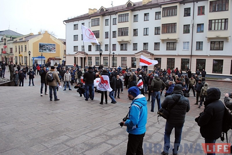 Незадаволеныя гродзенцы выйшлі на мітынг супраць падатку на дармаедства Незадаволеныя гродзенцы выйшлі на мітынг супраць падатку на дармаедства