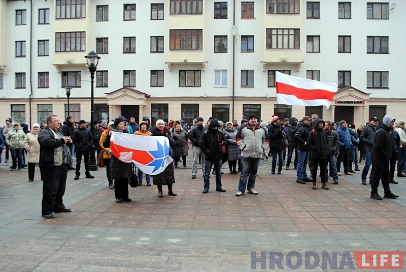 Незадаволеныя гродзенцы выйшлі на мітынг супраць падатку на дармаедства Незадаволеныя гродзенцы выйшлі на мітынг супраць падатку на дармаедства