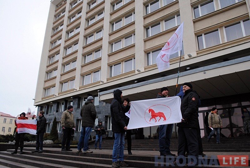 Незадаволеныя гродзенцы выйшлі на мітынг супраць падатку на дармаедства Незадаволеныя гродзенцы выйшлі на мітынг супраць падатку на дармаедства