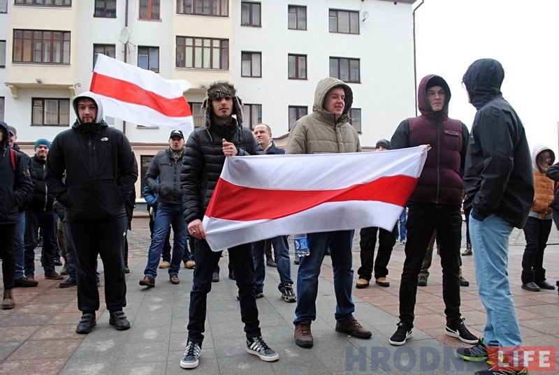 Незадаволеныя гродзенцы выйшлі на мітынг супраць падатку на дармаедства Незадаволеныя гродзенцы выйшлі на мітынг супраць падатку на дармаедства