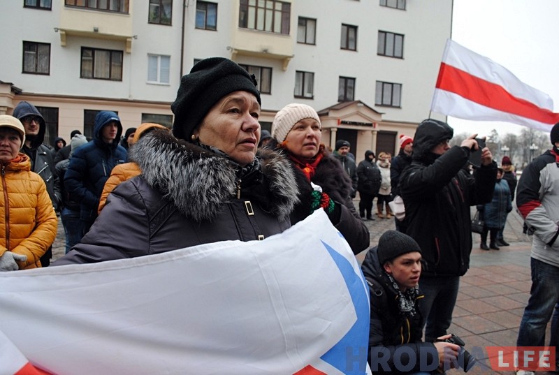 Незадаволеныя гродзенцы выйшлі на мітынг супраць падатку на дармаедства Незадаволеныя гродзенцы выйшлі на мітынг супраць падатку на дармаедства