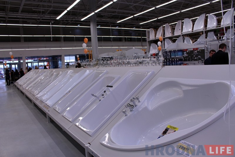 Фотарэпартаж: Самы буйны будаўнічы гіпермаркет Беларусі адкрылі ў Гродне Фотарэпартаж: Самы буйны будаўнічы гіпермаркет Беларусі адкрылі ў Гродне