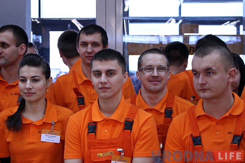 Фотарэпартаж: Самы буйны будаўнічы гіпермаркет Беларусі адкрылі ў Гродне Фотарэпартаж: Самы буйны будаўнічы гіпермаркет Беларусі адкрылі ў Гродне