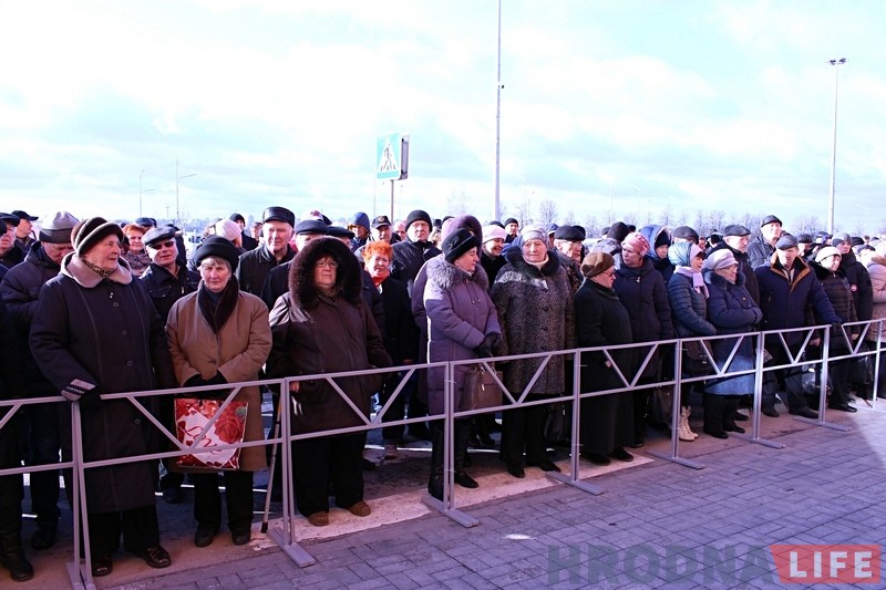 Фотарэпартаж: Самы буйны будаўнічы гіпермаркет Беларусі адкрылі ў Гродне Фотарэпартаж: Самы буйны будаўнічы гіпермаркет Беларусі адкрылі ў Гродне