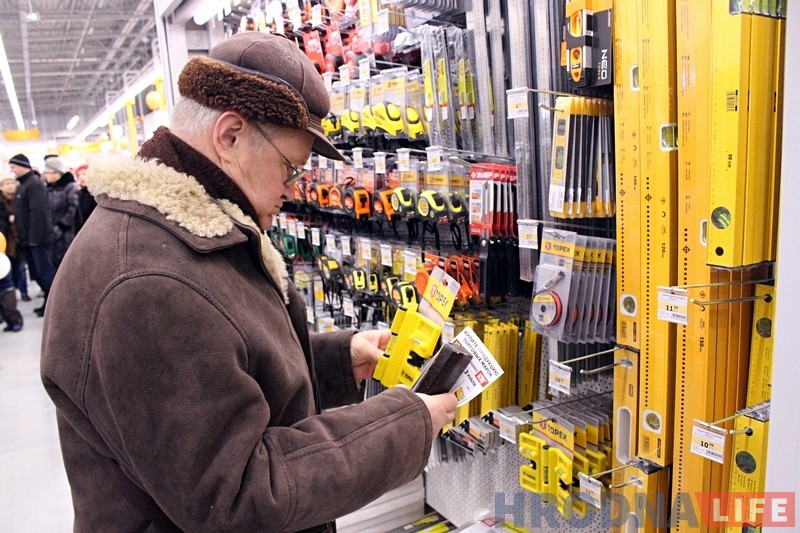 Фотарэпартаж: Самы буйны будаўнічы гіпермаркет Беларусі адкрылі ў Гродне Фотарэпартаж: Самы буйны будаўнічы гіпермаркет Беларусі адкрылі ў Гродне