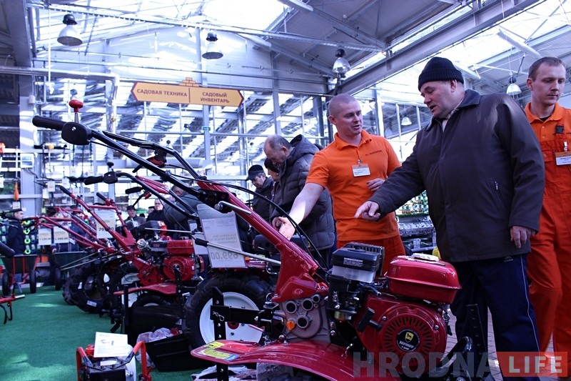 Фотарэпартаж: Самы буйны будаўнічы гіпермаркет Беларусі адкрылі ў Гродне Фотарэпартаж: Самы буйны будаўнічы гіпермаркет Беларусі адкрылі ў Гродне