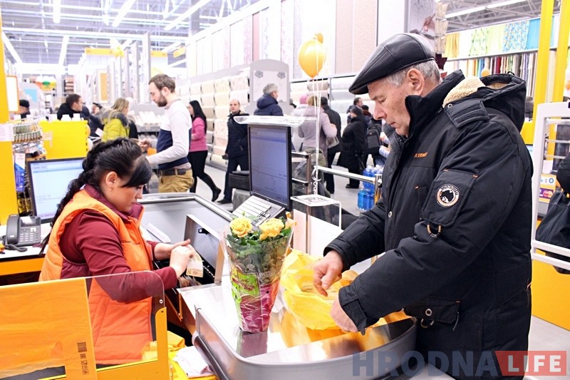 Фотарэпартаж: Самы буйны будаўнічы гіпермаркет Беларусі адкрылі ў Гродне Фотарэпартаж: Самы буйны будаўнічы гіпермаркет Беларусі адкрылі ў Гродне