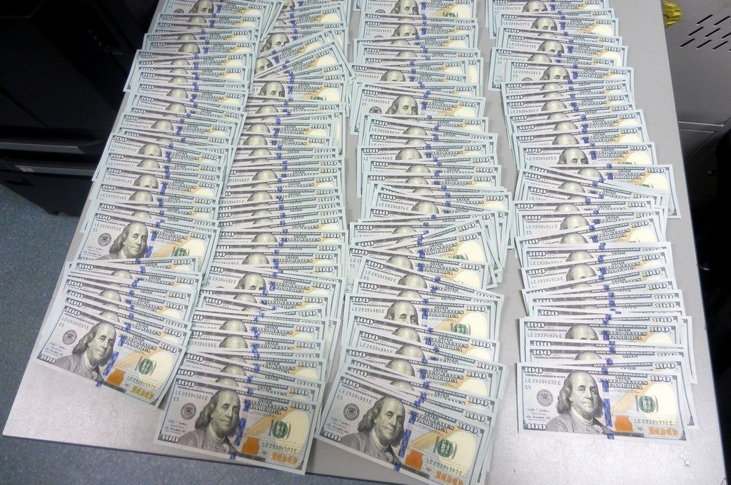 Кіроўца фуры не задэклараваў вялікую суму грошай і заплаціў польскім мытнікам штраф