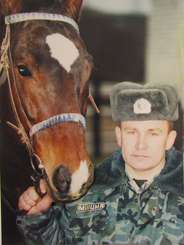Стваралі гораду непаўторны імідж. Як адзіны ў Беларусі конны ўзвод 15 гадоў патруляваў вуліцы Гродна