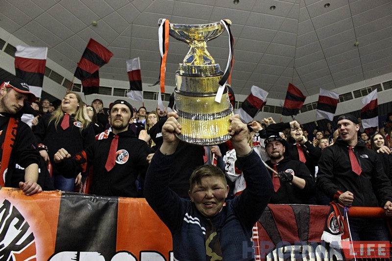 "Нёман" трэці раз абыграў "Юнацтва" ў фінальнай серыi і зараз знаходзіцца за крок да чэмпіёнства "Нёман" трэці раз абыграў "Юнацтва" ў фінальнай серыi і зараз знаходзіцца за крок да чэмпіёнства