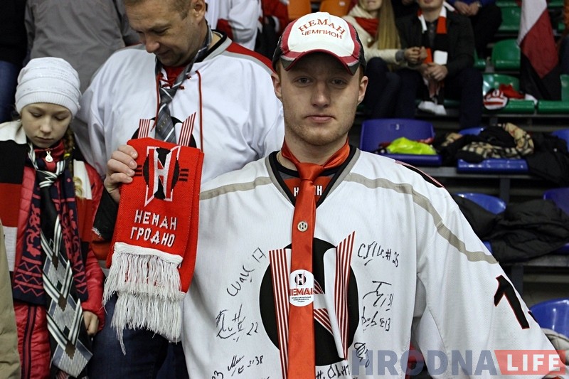 "Нёман" трэці раз абыграў "Юнацтва" ў фінальнай серыi і зараз знаходзіцца за крок да чэмпіёнства "Нёман" трэці раз абыграў "Юнацтва" ў фінальнай серыi і зараз знаходзіцца за крок да чэмпіёнства