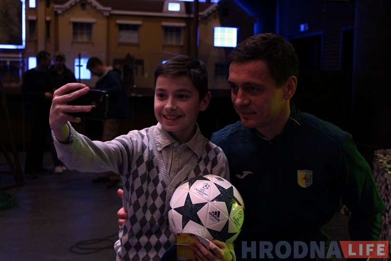 "Нёман" сустрэўся з заўзятарамі і прэзентаваў форму новага сезона "Нёман" сустрэўся з заўзятарамі і прэзентаваў форму новага сезона