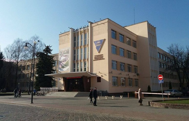 У Беларусі пачнуць размяркоўваць таксама тых, хто плаціў за вучобу