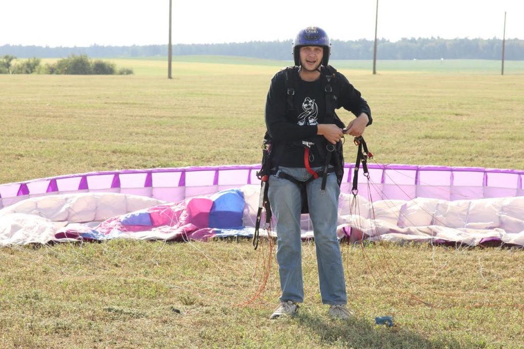 «Неба трэба паважаць». Як гродзенскі дыджэй стаў парапланерыстам выхаднога дня