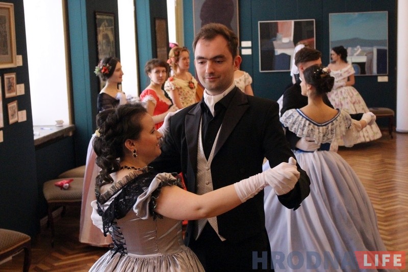 Вясновы крыналiнавы баль прайшоў у гродзенскім Новым замку Вясновы крыналiнавы баль прайшоў у гродзенскім Новым замку