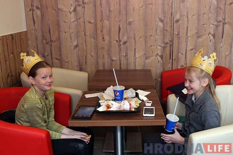 У Гродне адкрылі Burger King без натоўпаў і пяцілітровікаў У Гродне адкрылі Burger King без натоўпаў і пяцілітровікаў