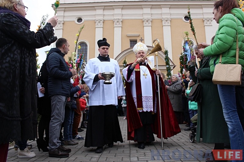 У Вербную нядзелю каталікі традыцыйна прайшлі ўрачыстай працэсіяй па цэнтры горада У Вербную нядзелю каталікі традыцыйна прайшлі ўрачыстай працэсіяй па цэнтры горада