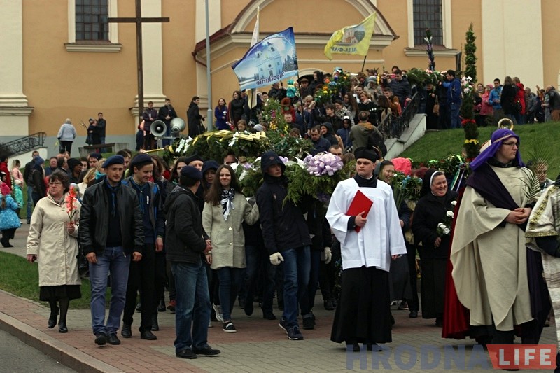 У Вербную нядзелю каталікі традыцыйна прайшлі ўрачыстай працэсіяй па цэнтры горада У Вербную нядзелю каталікі традыцыйна прайшлі ўрачыстай працэсіяй па цэнтры горада