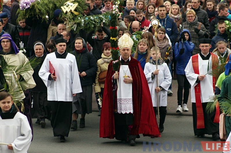 У Вербную нядзелю каталікі традыцыйна прайшлі ўрачыстай працэсіяй па цэнтры горада У Вербную нядзелю каталікі традыцыйна прайшлі ўрачыстай працэсіяй па цэнтры горада