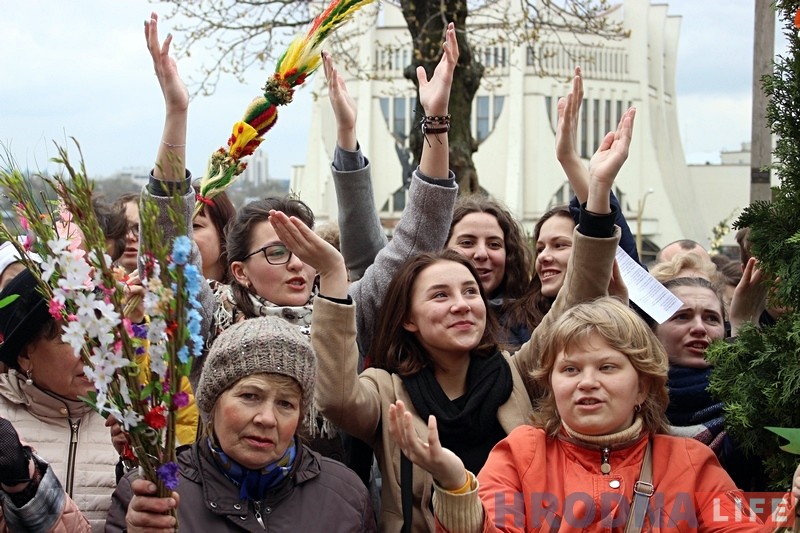 У Вербную нядзелю каталікі традыцыйна прайшлі ўрачыстай працэсіяй па цэнтры горада У Вербную нядзелю каталікі традыцыйна прайшлі ўрачыстай працэсіяй па цэнтры горада
