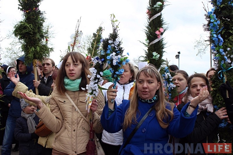 У Вербную нядзелю каталікі традыцыйна прайшлі ўрачыстай працэсіяй па цэнтры горада У Вербную нядзелю каталікі традыцыйна прайшлі ўрачыстай працэсіяй па цэнтры горада