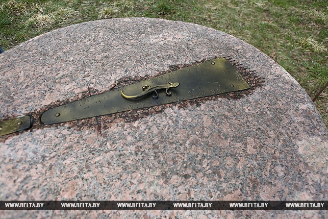 На Аўгустоўскім канале адкрылі адноўлены 200-гадовы сонечны гадзіннік