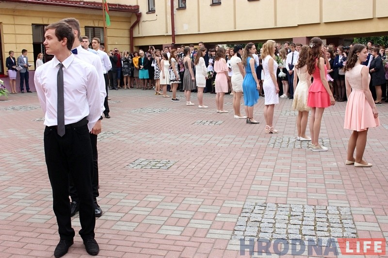 У гродзенскай гімназіі №10 прагучаў апошні званок У гродзенскай гімназіі №10 прагучаў апошні званок