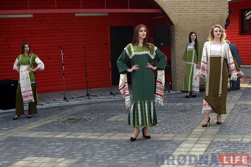 Пасеў, майстар-класы і паказ мод: у цэнтры "Спадчына" прайшло свята ільну Пасеў, майстар-класы і паказ мод: у цэнтры "Спадчына" прайшло свята ільну