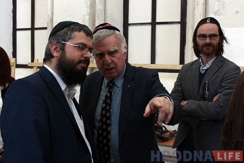 Амерыканскі мастак у гродзенскай сінагозе праз карціны распавёў аб забытых польскіх яўрэях Амерыканскі мастак у гродзенскай сінагозе праз карціны распавёў аб забытых польскіх яўрэях