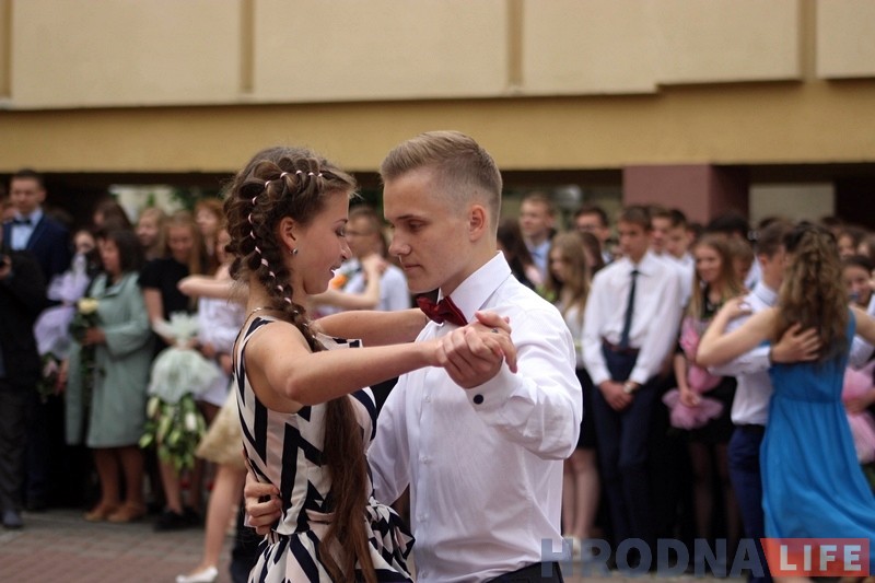 У гродзенскай гімназіі №10 прагучаў апошні званок У гродзенскай гімназіі №10 прагучаў апошні званок