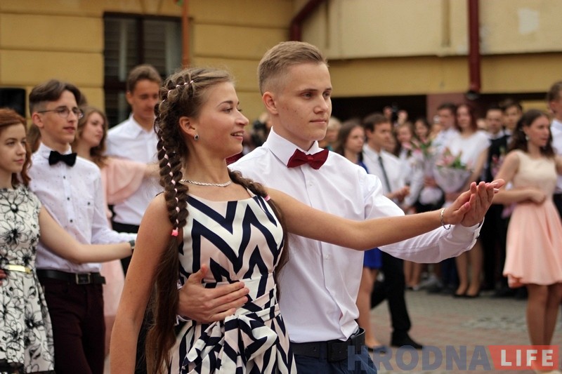 У гродзенскай гімназіі №10 прагучаў апошні званок У гродзенскай гімназіі №10 прагучаў апошні званок