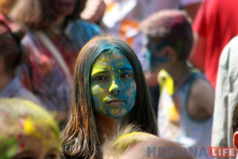 У парку Жылібера праходзіць фестываль фарбаў ColorFest У парку Жылібера праходзіць фестываль фарбаў ColorFest