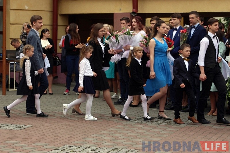 У гродзенскай гімназіі №10 прагучаў апошні званок У гродзенскай гімназіі №10 прагучаў апошні званок