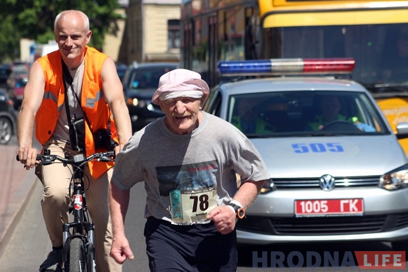 "Траса цяжкая - шмат уздымаў і пякучае сонца". Па вуліцах горада прайшоў забег "Гарадзенская вандроўка"