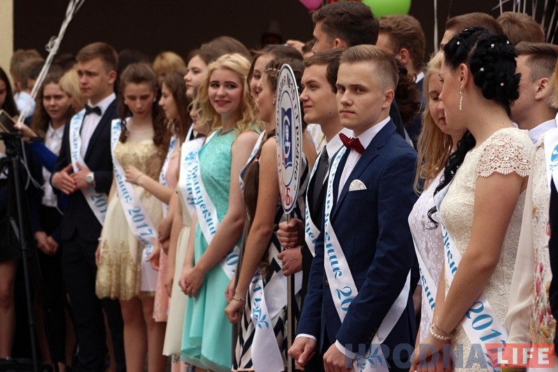 У гродзенскай гімназіі №10 прагучаў апошні званок У гродзенскай гімназіі №10 прагучаў апошні званок