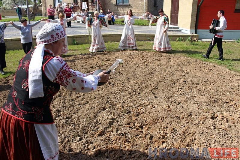 Пасеў, майстар-класы і паказ мод: у цэнтры "Спадчына" прайшло свята ільну Пасеў, майстар-класы і паказ мод: у цэнтры "Спадчына" прайшло свята ільну