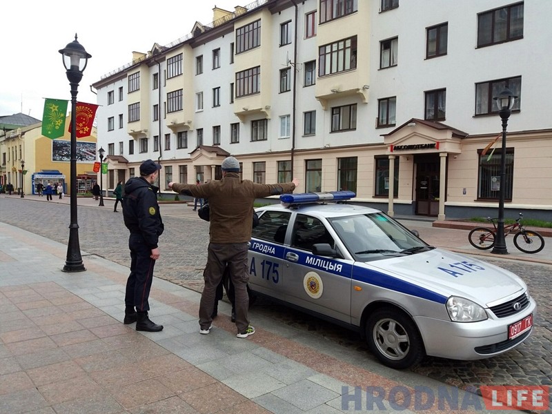 "Не трэба вайны - усё робіць медыцына". Гродзенец выйшаў на адзіночны пікет ля аблвыканкама "Не трэба вайны - усё робіць медыцына". Гродзенец выйшаў на адзіночны пікет ля аблвыканкама