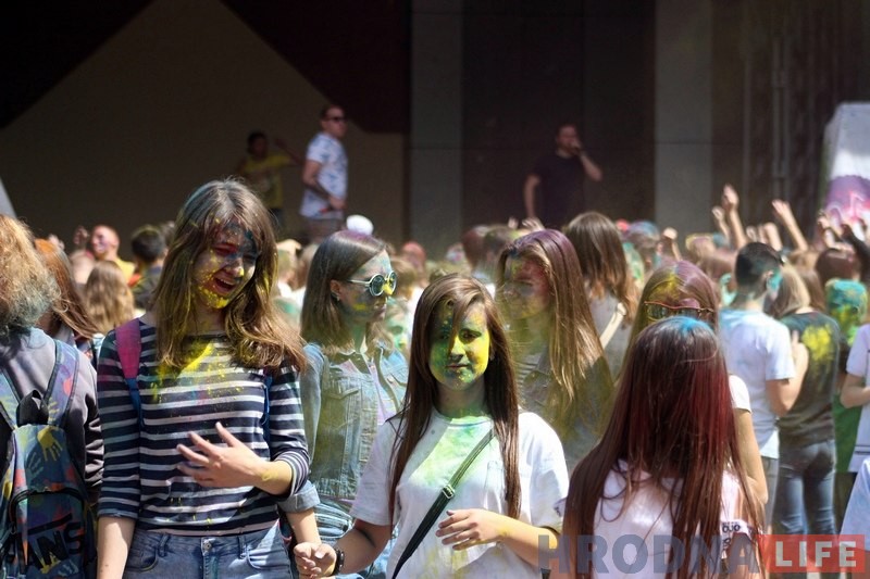 У парку Жылібера праходзіць фестываль фарбаў ColorFest У парку Жылібера праходзіць фестываль фарбаў ColorFest